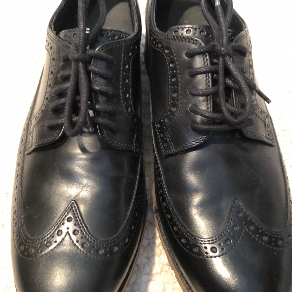 Cole Haan men’s wingtip shoe. Black. Size 8.5.